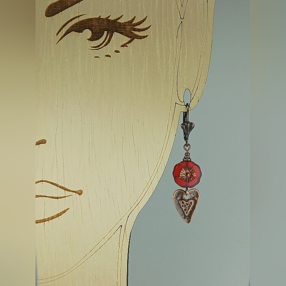 HAND CRAFTED Red Artisan Glass Flower Copper Heart Earrings Boho Vintage Style - Picture 4 of 5